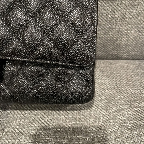 Chanel medium caviar classic bag - Picture 3 of 12